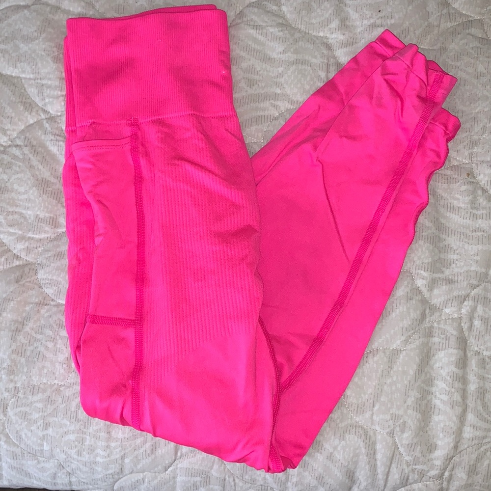 PINK cropped leggings